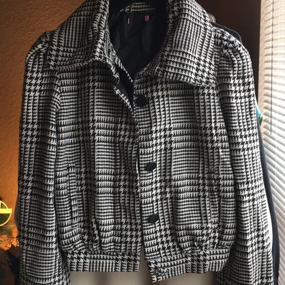 Herringbone cropped blazer.... - Picture 4 of 6